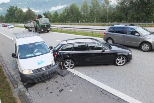 Der Unfall forderte zwei leicht verletzte Personen.