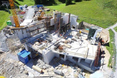 Die Bergstation der Seilbahn nach Oberlech wird ebenso neu aus dem Boden gestampft.