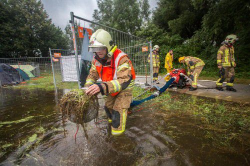 Die Feuerwehr war mit einer Hochwasserpumpe im Einsatz.