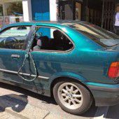 Hund aus Auto befreit