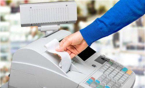 Die seit 1. Jänner dieses Jahres geltende Registrierkassenpflicht wird trotz Entschärfung weiter kritisiert.