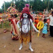 Buntes Fest zu Ehren von Gott Shiva