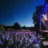 „Rockin’ All Over The World“ hieß es mit Status Quo und etwa 5000 Fans in Rankweil