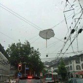 Schirm sorgt für Stromausfall
