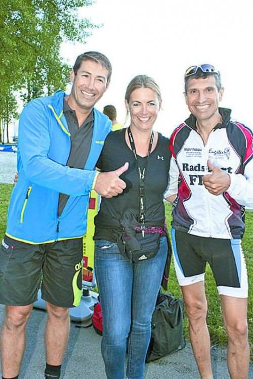 Florian (l.) und Karoline Gorbach mit Sigi Plank (Blumen Hotz).