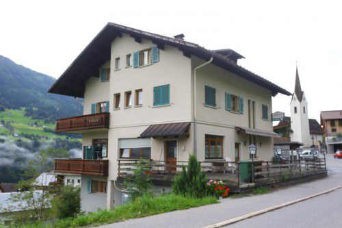 Im ehemaligen Gasthaus Adler, das nun von Flüchtlingen bewohnt wird, kam es zu einer Messerstecherei.