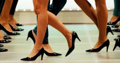 Im Laufe eines Lebens müssen unsere Beine allerhand aushalten. Da haben sie bequemeres Schuhwerk zwischendurch mehr als verdient. 