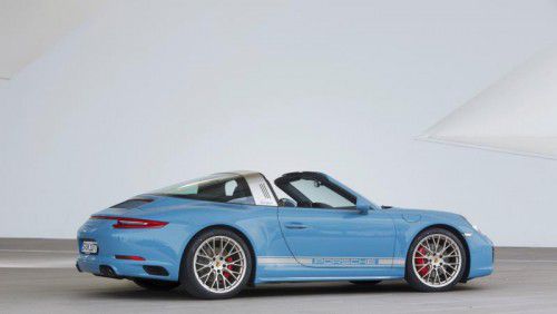 In Handarbeit in der Porsche Exclusive Manufaktur veredelt: Porsche 911 Targa 4S mit 420 PS.