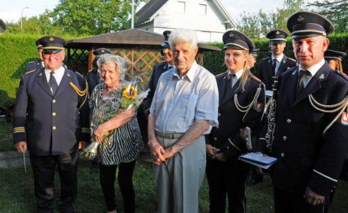 Kapellmeister Helmut Schäfer mit Paula und Fritz Humpeler sowie Alexandra und Georg vom MV Fußach.