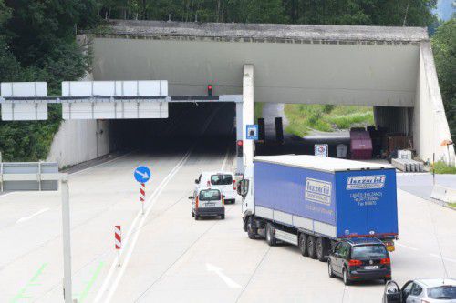 Maximal 30 Minuten werden die Autofahrer angehalten.