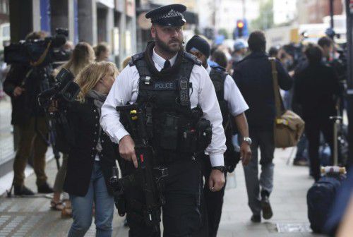 Nach der Attacke mit einem Todesopfer und fünf Verletzten wurden die Sicherheitsmaßnahmen in London vorsorglich erhöht.