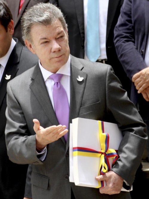 Präsident Santos mit dem historischen Friedensvertrag.