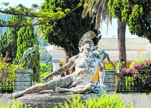 Sisi ließ die Statue aus weißem Marmor meißeln.