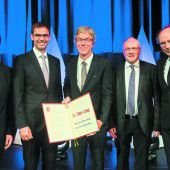 Dr. Albert Lingg wurde mit dem diesjährigen Dr.-Toni-Russ-Preis geehrt
