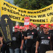 Usinger Zumtobel-Mitarbeiter protestierten in Dornbirn