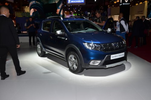 AufgefrischtRenault-Tochter Dacia zeigt in Paris die gründlich überarbeitete Logan/Sandero-Familie. Gleich vier Modellreihen präsentieren sich jetzt aufgefrischt den Interessenten.