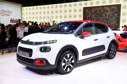 Erster Auftritt für den neuen C3In Paris holt Citroën den C3 vor den Vorhang. Das Kompaktmodell nimmt Anleihen beim extravertierten C4 Cactus. So verfügt es ebenfalls über Airbump-Seitenschoner - ein Alleinstellungsmerkmal von Citroën.