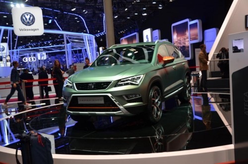 Offroad-AtecaSeat zeigt in Paris ein smartes SUV, das im Fall der Fälle auch abseits befestigter Straßen eine gute Figur macht.