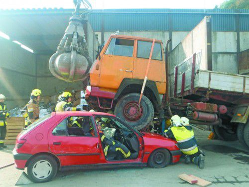 Auf acht Stationen werden Einsatzkräfte verschiedene Situationen üben. Foto: Feuerwehr