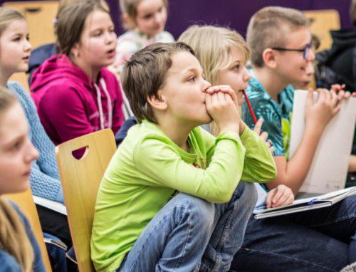 Bei der Kinderuni werden komplexe Themen anschaulich erklärt.