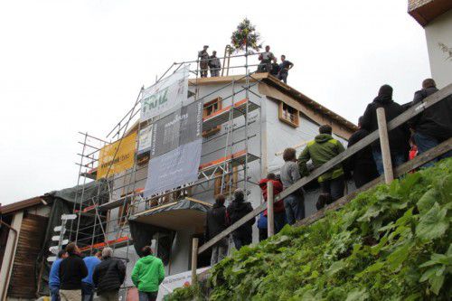 Bei der Lindauer Hütte konnte kürzlich die Dachgleiche des neuen Schlafhauses gefeiert werden.
