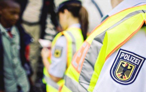 Beinahe täglich greift die Lindauer Polizei im Grenzgebiet illegal Eingereiste auf. Foto: Polizei