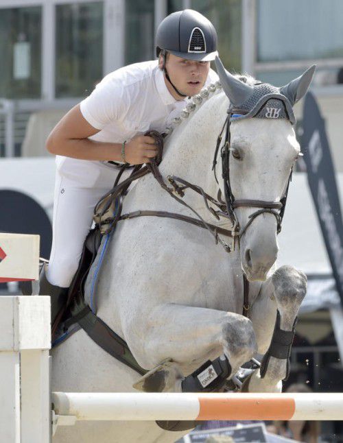 Christian Rhomberg auf seinem Wallach Saphyr des Lacs. Foto: apa