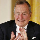 Bush senior will angeblich Clinton wählen