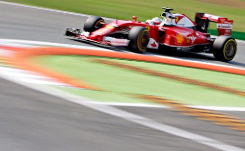 Die Formel-1-Teams wie Ferrari – im Bild Sebastian Vettel – sollen künftig mehr an den Einnahmen beteiligt werden. Foto: Reuters