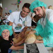 Teddybären als Patienten im  LKH Feldkirch