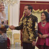 Maxima beeindruckte mit exotischem Kleid