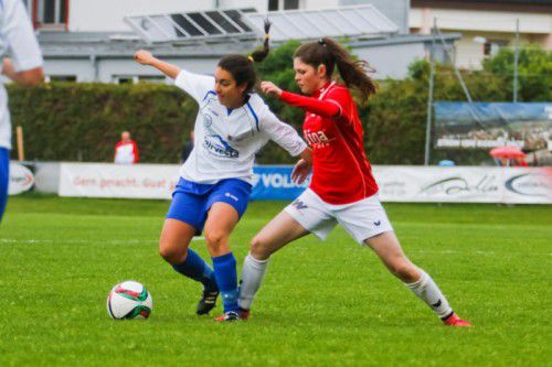 Die Spielerinnen der heimischen Topklubs aus Rankweil und des FFC Vorderland freuen sich auf den Spitzenkampf. Foto: Hofmeister