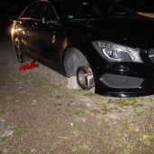 Autokennzeichen und teure Räder gestohlen