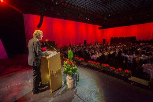 Dr. Albert Lingg nutze bei seiner Dankesrede auf der Werkstattbühne des Festspielhauses die Gelegenheit, die Vertreter von Politik und Medien auf aktuelle Probleme der Psychiatrie aufmerksam zu machen.
