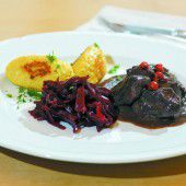 Rehragout mit Kartoffelnockerln