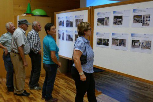 Eine Ausstellung informiert über das Großprojekt. Foto: kam