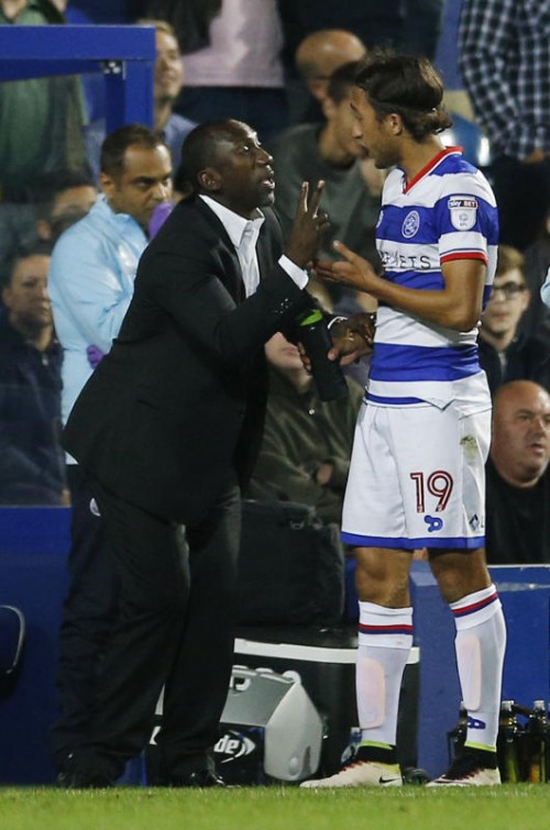 Jimmy Floyd Hasselbaink (l.), Trainer der Queens Park Rangers, steht unter dem Verdacht, sich bei Transfers beteiligt zu haben. Foto: reuters