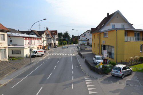 Die Lustenauer Reichsstraße bei wenig Verkehr. Foto: VN