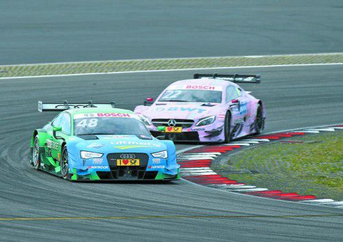 Lucas Auer, hier hinter Sonntag-Sieger Edoardo Mortara, gelang an seinem 22. Geburtstag seine bereits vierte DTM-Poleposition sowie Rang zwei im Rennen.  Foto: audi