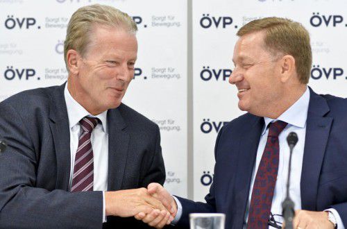 Mitterlehner (l.) mit dem neuen ÖVP-Generalsekretär Amon. APA