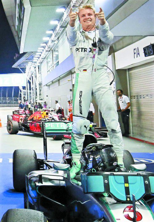 Nach dem Sieg in Singapur steht Nico Rosberg auch in der WM-Wertung wieder ganz oben. Foto: ap