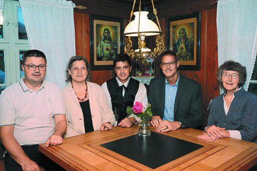 Obmann Otmar Ganahl (l.), Theresaia Bickel, Museumsleiter David Ganahl, Landesrat Christian Bernhard und Elisabeth Burtscher. Fotos: Ame