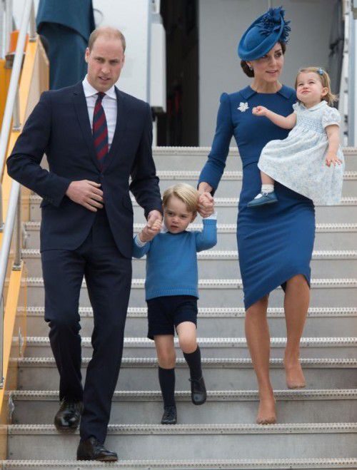 Prinz William, Herzogin Kate, Sohn George und Töchterchen Charlotte sind zu ihrem Besuch in Kanada in Vancouver gelandet. Foto: AFP
