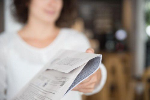 Probleme mit dem Klebstoff bei den Wahlkarten zwang das Innenministerium am Montag, die Wahl auf 4. Dezember zu verschieben. Foto: VN