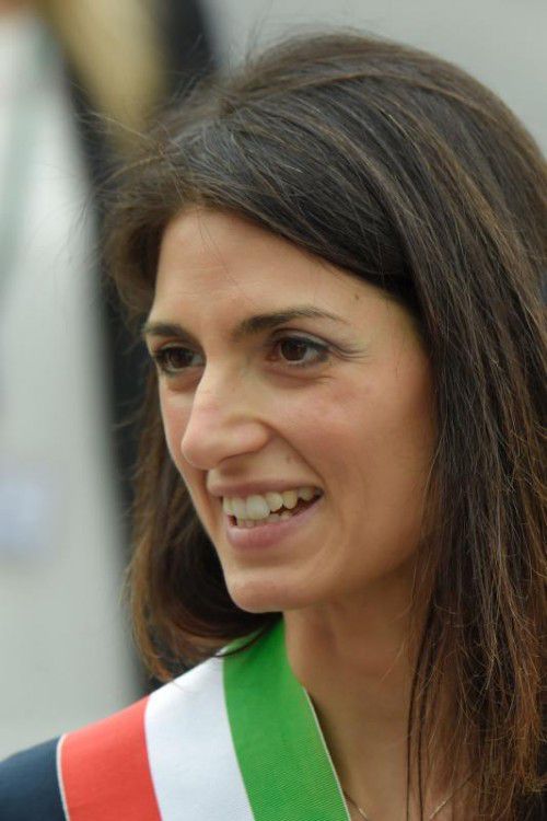 Roms erste Frau Virginia Raggi hat massive Probleme. Foto: afp