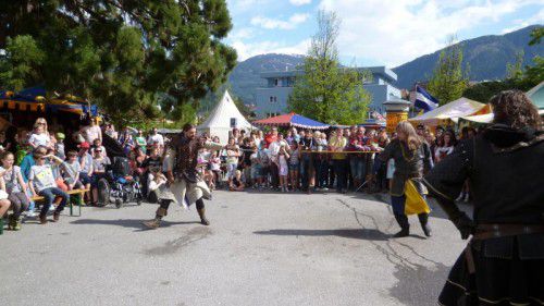 Schwertkämpfer dürfen am Mittelaltermarkt nicht fehlen. foto: Mittelalter Freizeitfreund