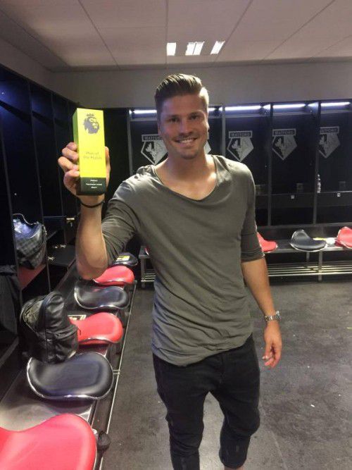 Sebastian Prödl mit dem Pokal für den „Man of the Match“. foto: fb