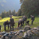 Militär räumt im Montafon auf