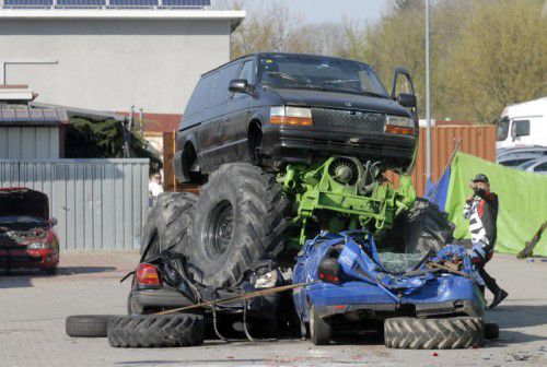 Tonnenschwere Gefährte kommen nach Ludesch. Foto: privat