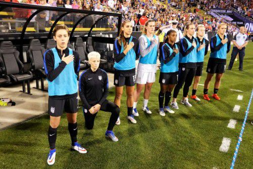 US-Fußballerin Megan Rapinoe mit ihren Kolleginnen. Foto: afp